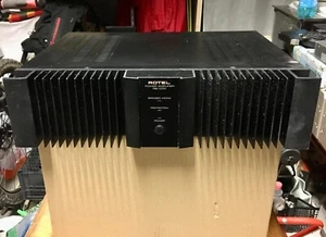 Amplificatore Rotel RB-1070 - Foto 1 di 4
