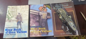 Blue Book of Gun Values X3 - Imagen 1 de 2