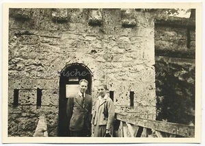 Castillo Lichtenstein 1942 - LK Reutlingen - personas de viaje - foto antigua década 1940 - Imagen 1 de 2