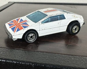 Hot Wheels 1979 White Royal Flash aka Lotus Esprit w/ basic wheels - Malaysia - Picture 1 of 5