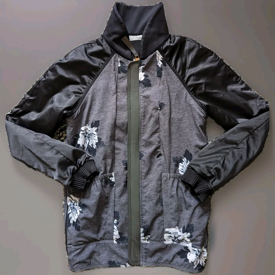 Chaqueta reversible Lululemon Both Ways Bomber talla XS/S flor atómica/japeada Foto 1 de 4