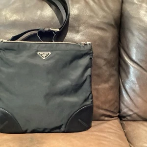 prada bag - Picture 1 of 3