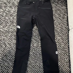 The North Face Summit Series Chamlang Futurelight schwarze Alpinhose Gr. 38 250 $ - Bild 1 von 8