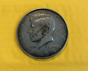 John F. Kennedy 1964 Münze Briefbeschwerer Patina Präsident Sammler Geschenk Half Dollar - Bild 1 von 2