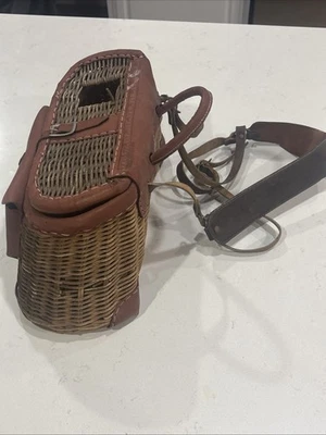 Cesta de pesca de mimbre vintage Foto 1 de 4