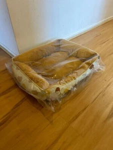 Winnie The Pooh Dog & Cat Bolster Bed 25x21x7 Small - medium size - Picture 1 of 4