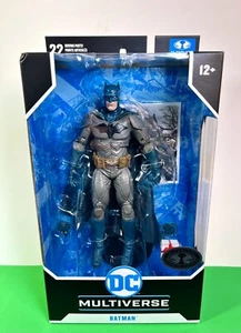 2024 McFarlane DC Platinum - Batman: Noël - BATMAN (Blue Chase w/ Present) - Picture 1 of 7
