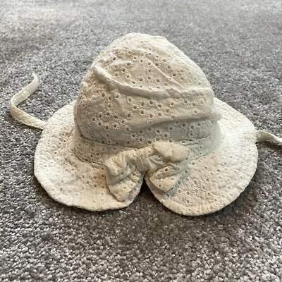 Wonder Nation Sun Hat Girls One Size White Floral Eyelets Strap Wide Brim Bow - Image 1 of 4