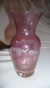 Vintage Bohemia Pearlised Pink Raspberry Etched Glass Vase - 16cm high VGC - Picture 1 of 8