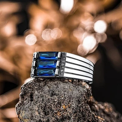 Anillo para hombre de plata de ley 925 micro circón negro y piedra baguette azul marino Foto 1 de 4