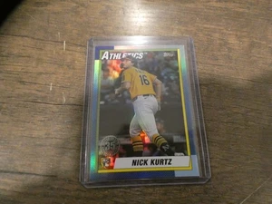Aggiornamento Topps 2025 Nick Kurtz #U90-17 RC 1990 Topps 35° anniversario Rainbow Foil - Foto 1 di 4