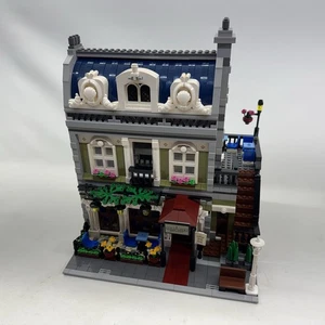 LEGO Creator Expert Modular Building Parisian Restaurant (10243) No Minifigures - Picture 1 of 23