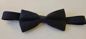 Esmoquin con pajarita negra azabache boda formal para hombre accesorios hechos en EE. UU. Clip-On - Imagen 1 de 6