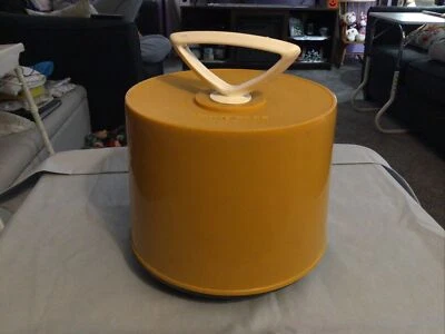 Vintage Disk-Go-Case 45rpm Record Holder Case Carrier Golden Color - Image 1 of 4
