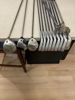 Callaway Cobra Ladies Complete Golf Set Driver Woods Iron Set Putter RH - Image 1 of 4