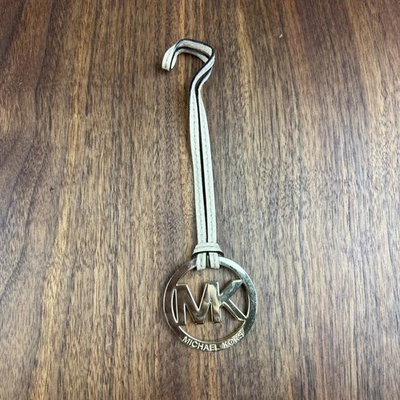 Bolso Michael Kors MK Dije REEMPLAZO Etiqueta de Mano Tono Dorado Rubor Beige Cuero Foto 1 de 4