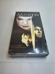 Abandon (VHS 2003) Katie Holmes Sealed Watermarks BRAND NEW - Foto 1 di 3