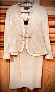 DONNA VINCI KNITS SKIRT SUIT. EXCELLENT PRE OWNED CONDITION. DAZZLE & SPARKLE - Picture 1 of 15