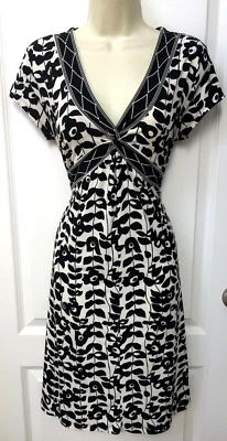 APT. Vestido de fiesta de carrera floral blanco negro talla 9 pequeña 4 para mujer Foto 1 de 4