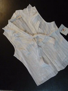 Quizz Ruffle Front Bow Sleeveless Top Blouse Sz M White Silver Lurex Button Up - Picture 1 of 4