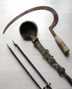 Vintage Handmade Primitive Tools, Tongs, Scythe, Coffee roasting laddle. - Photo 1 sur 9