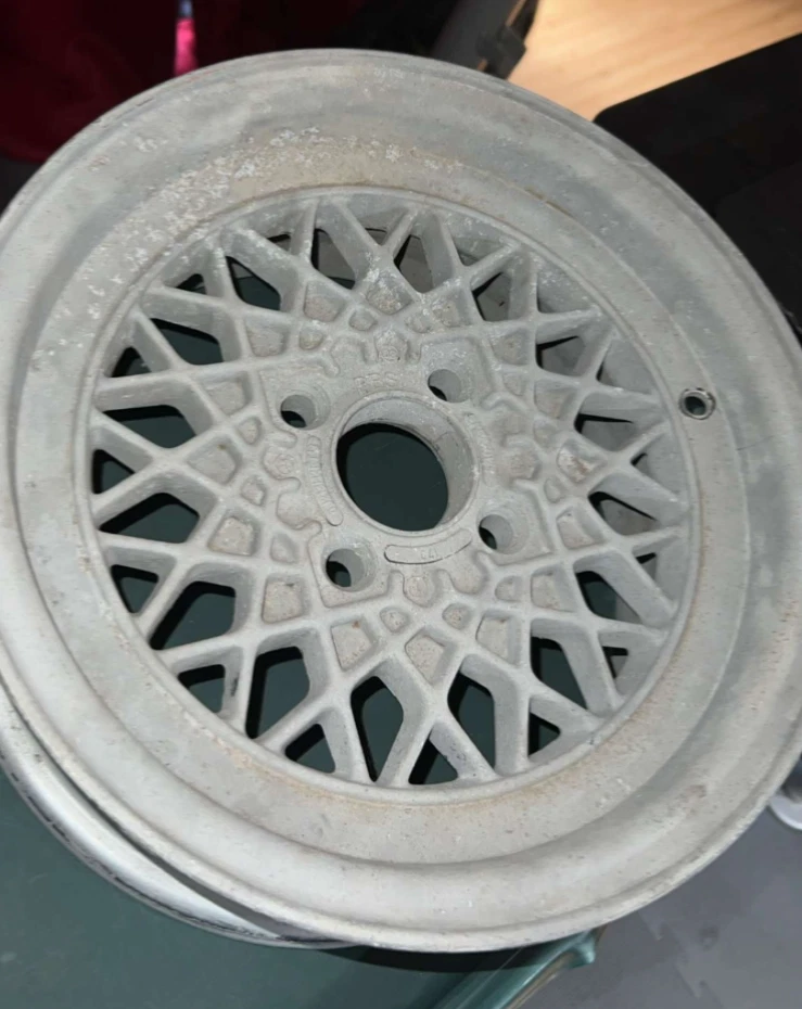 13X6 英寸 BBS 马勒复古车轮 ET13 4X100 E21 E10 320iS 2002 MESH 大众 — 第 1/1 张图片