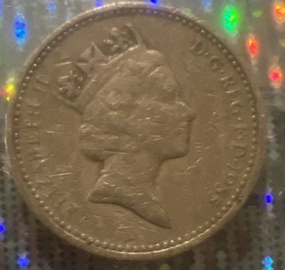 1985 1 pound coin rare with upside down error lettering - Image 1 of 4