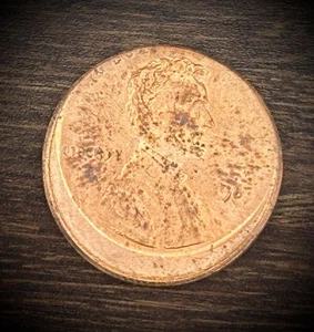 1983-P Lincoln Memorial Cent 90% Off Center Broadstrike/Missed Planchet Error - Picture 1 of 4