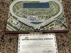 Danbury Mint Daytona International Speedway Diorama mit COA - Bild 1 von 7
