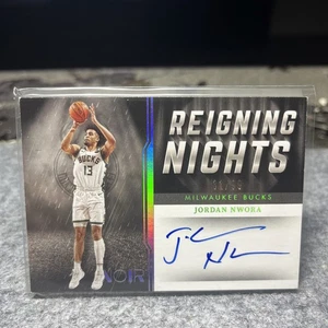 2021-22 Panini Noir - #RN-JNW Jordan Nwora Reigning Nights #/99 On Card Auto - Bild 1 von 3