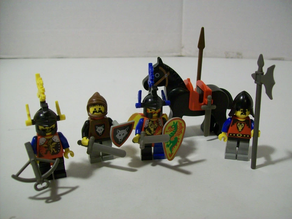 Lego 6105 Castle MEDIEVAL KNIGHTS Minifigs Minifigures Complete - Image 1 of 1
