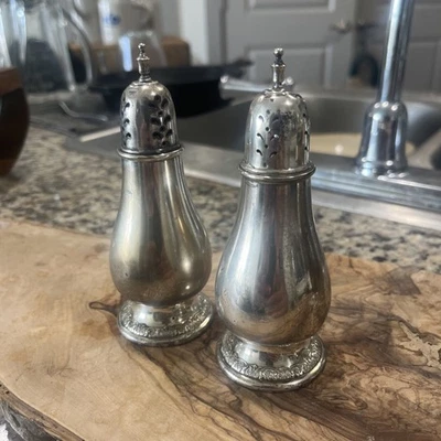 Salero y pimentero Prelude by International de plata esterlina 2 piezas S118 (TF1160) Foto 1 de 4