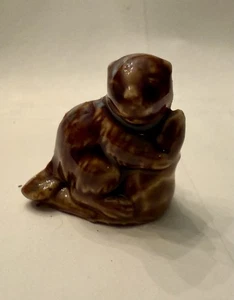 Wade Beaver on Log Brown Glossy Glaze Ceramic Figurine - Picture 1 of 4