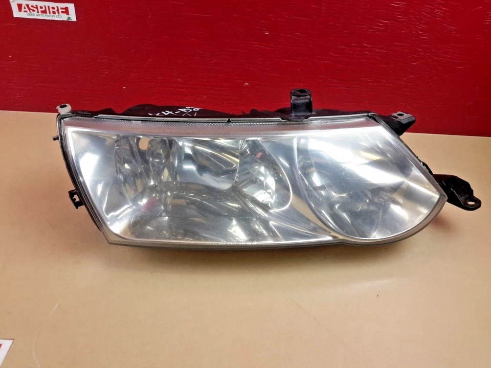 Faro delantero derecho Toyota Solara 2002-2003 lado pasajero OEM 81110-AA050 Foto 1 de 4