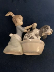 Lladro #5455 Bashful Bather Girl Washing Dog Porcelain Figurine - Picture 1 of 7