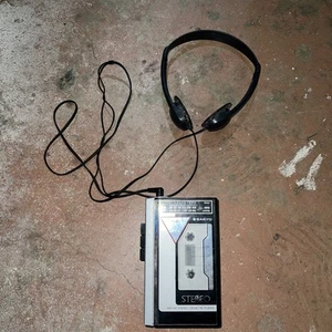 Sanyo MGR60 Portable AM-FM Stereo Cassette Tape Player PARTS / REPAIR VTG - Picture 1 of 13