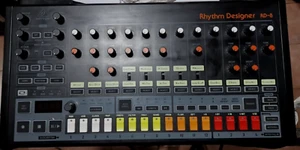 BEHRINGER RD-8 RHYTHM DESIGNER SINTH DRUM MACHINE ROLAND 808 CLONE SINTONIZZATOR - Foto 1 di 2