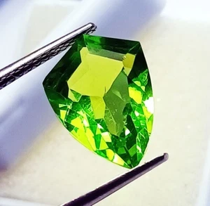 Lose Edelstein natürlicher Peridot 8,10 ct ausgefallene Form zertifiziert - Bild 1 von 6