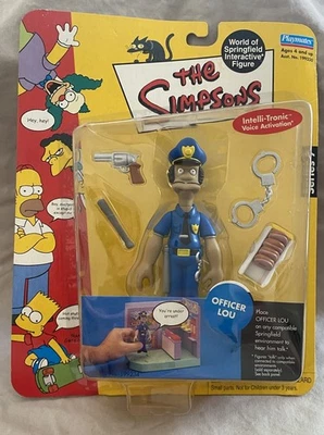 Figura parlante Playmates Los Simpson oficial Lou World of Springfield.    Foto 1 de 4