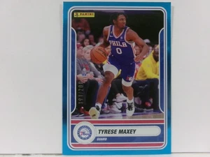 2023-24 Panini NBA Sticker & Card Collection #58 Tyrese Maxey Cards BLU /200 - Foto 1 di 2