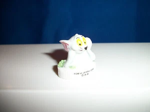 Minifigura de porcelana de Tom Cat Head on Hand Thinking Daydreaming FEVES & Jerry - Imagen 1 de 7