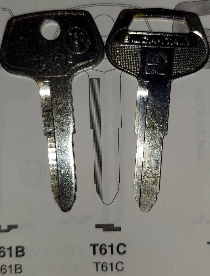 Toyota T61C, T80R, TR20, TOY4, TA17, llave en blanco. Foto 1 de 1