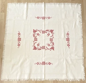 Vintage Tischdecke bestickt Blumen rot Cottagecore Bauernhaus 47" x 47" Französisch - Bild 1 von 5