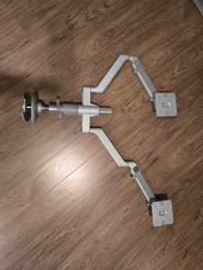 Humanscale M/Flex Dual Monitor Stand Arm Bolt Mount M8 2 VESA Plates screws - Picture 1 of 2