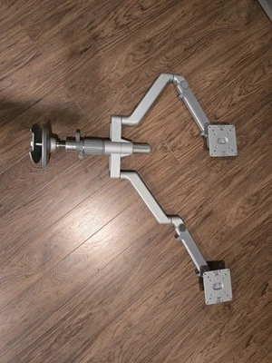 Humanscale M/Flex Dual Monitor Stand Arm Bolt Mount M8 2 VESA Plates screws - Image 1 of 2