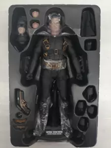 Batman Begines Hot Toys MMS155 1/6 Batman Bruce Wayne (Batsuit Begins Version) - Bild 1 von 14