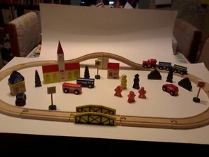 MAXIM ~ 42-TEILIGES ZUG-SET ~ Thomas/BRIO Comp ~ Brücke, Über-Unter, Stadt, Autos ~ Mädchen-Jungen 3+ - Bild 1 von 10
