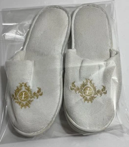 Hotel Resort Spa Travel Guest Waffle Slippers 10” White Gold Embroidered Logo - Picture 1 of 4