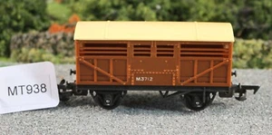 Triang OO 1:76 R.122 Early BR Brown Cattle Wagon Good Plus FNQHobbys MT938 - Picture 1 of 7