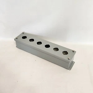 WIEGMANN PB6VL N4 30.5 MM 6 VERTICAL PUSHBUTTON 14.7X3.2X2.7 CARBON STEEL-GRAY - Picture 1 of 7